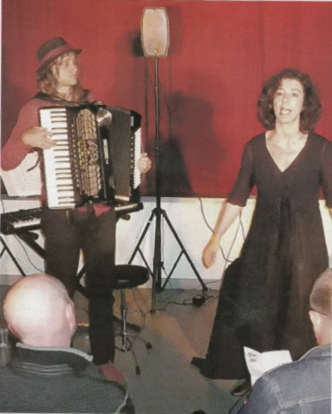 Jacqueline Schlegel und Geert Dedapper im Gemeindesaal Rekingen